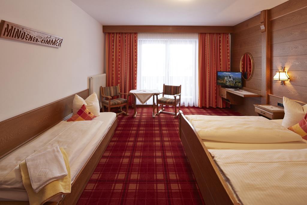 Alpenmotel Saeuling Pinswang Kamer foto