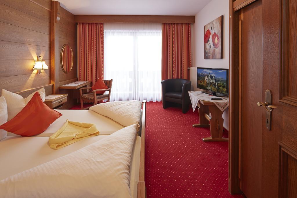 Alpenmotel Saeuling Pinswang Kamer foto
