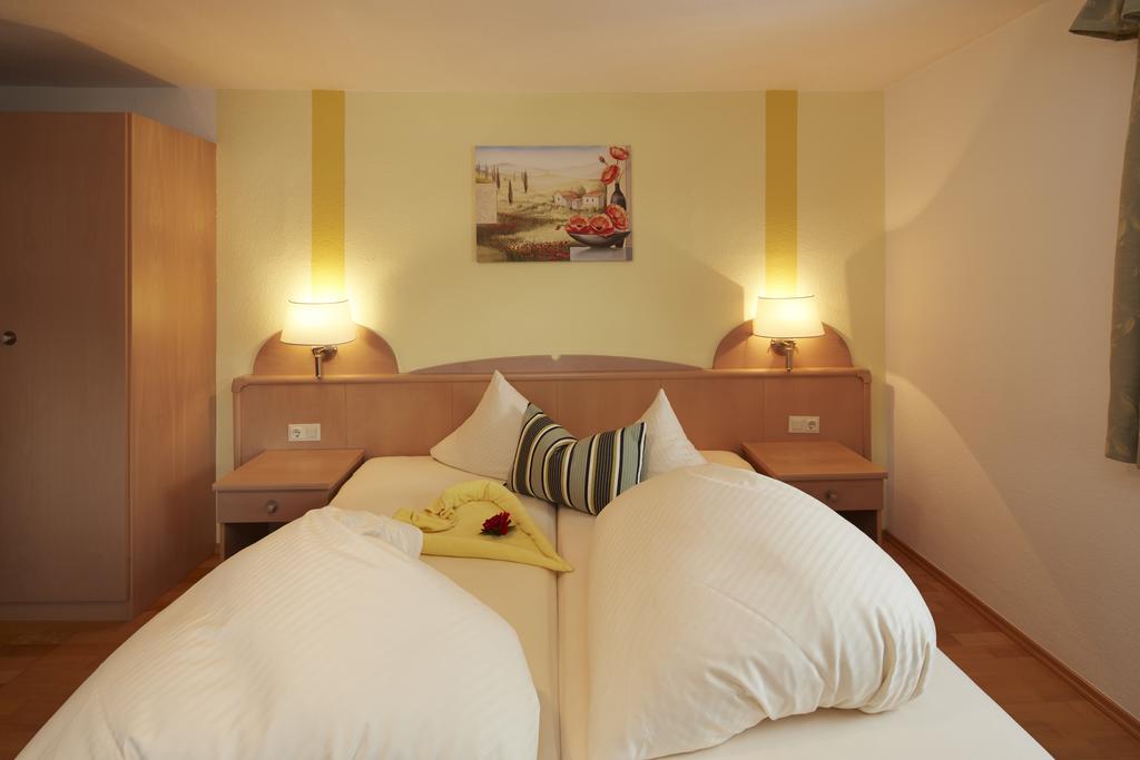 Alpenmotel Saeuling Pinswang Kamer foto
