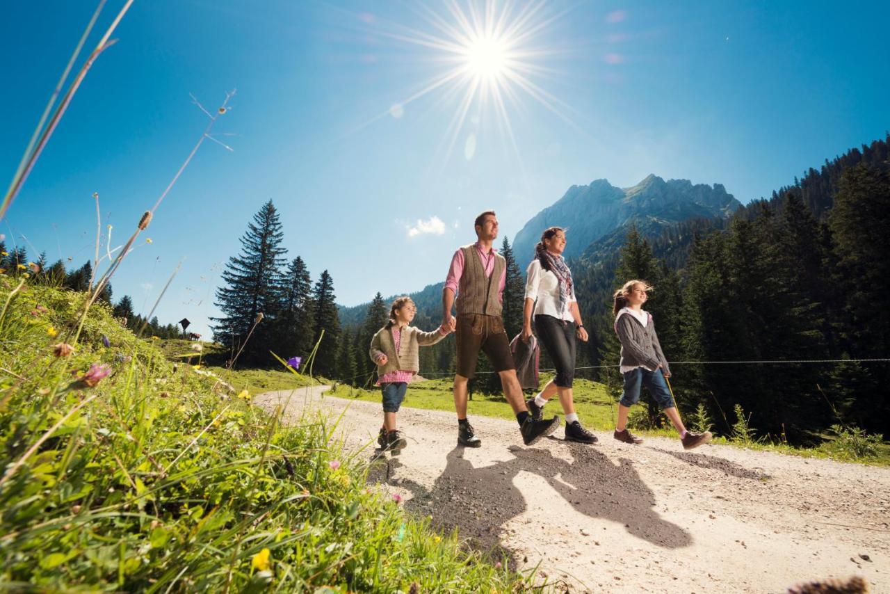 Alpenmotel Saeuling Pinswang Buitenkant foto