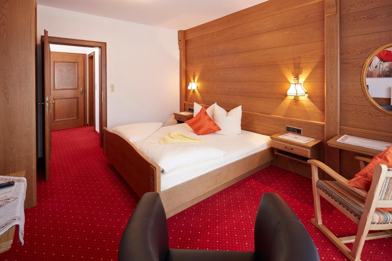 Alpenmotel Saeuling Pinswang Buitenkant foto